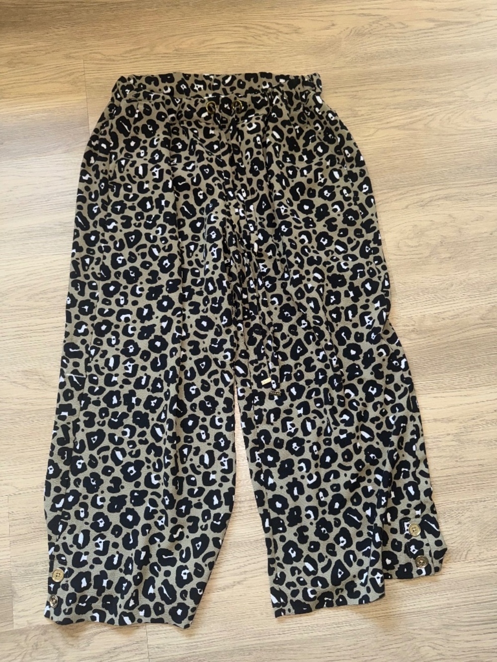 MICHAEL Michael Kors Leopard Print Drawstring Pants Size M Gold Button Cuff